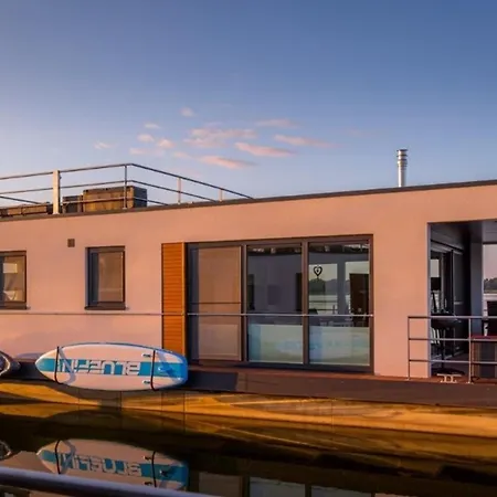 Hausboot Dory Botel Ribnitz-Damgarten