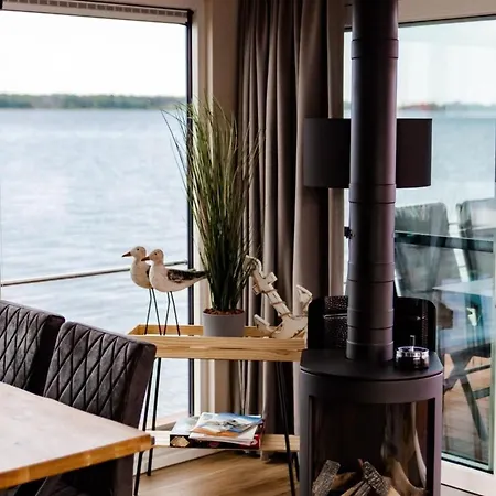 Botel Hausboot Dory *